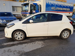 Toyota Yaris Hybrid 2014 (2 foto / 15)