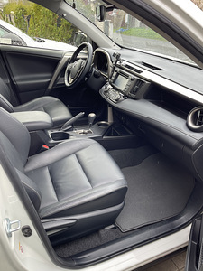 Toyota RAV4, 2015, Premium (9 foto / 11)