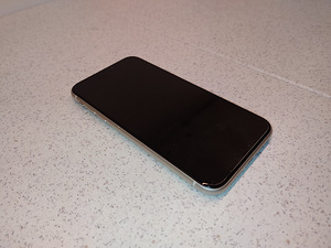 iPhone 11 128 ГБ (2 фото из 3)