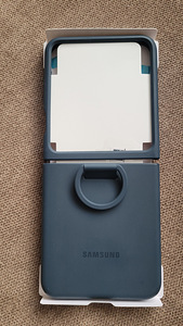 Samsung Galaxy Flip5 Silicone Case with Ring (2 foto / 3)