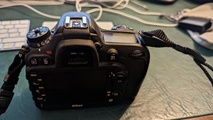 NIKON D7200 body (1 foto / 2)