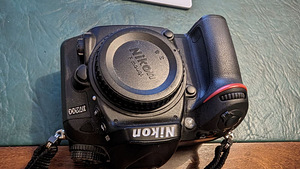 NIKON D7200 body (2 foto / 2)