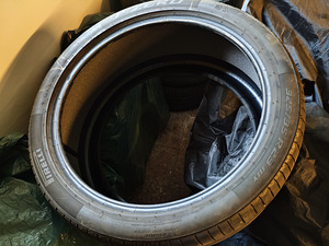 Pirelli P-Zero 285/40 R23 325/35 R23