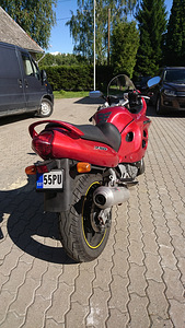 Suzuki GSX 750F (6 foto / 9)