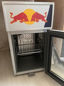 Мини-холодильник Red Bull (2 фото из 3)