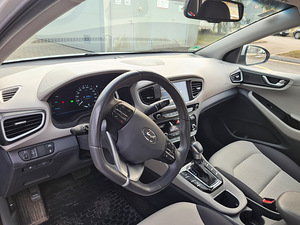 Hyundai Ioniq 1.6 77kW hübriid (bensiin / elekter) 2018 (9 foto / 15)