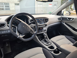 Hyundai Ioniq 1.6 77kW hübriid (bensiin / elekter) 2018 (11 foto / 15)