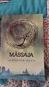 Veronica Roth Lahkulööja ja Mässaja. (2 foto / 10)