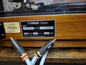 Grammofon, vinüülimängija Yamaha YP-700 (5 foto / 9)