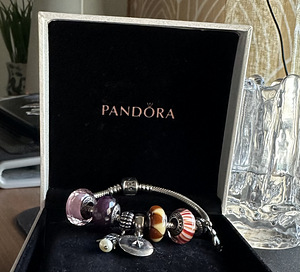 Pandora originaalne käevõru koos sarmidega (2 foto / 3)