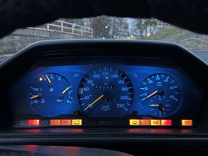 MERCEDES-BENZ E 250T D (9 foto / 10)