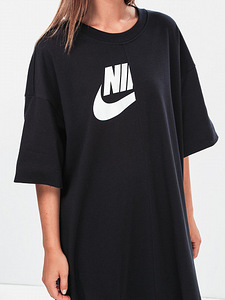 Nike T-särgi kleit (1 foto / 4)