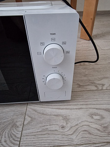 Микроволновая печь Hisense (2 фото из 6)