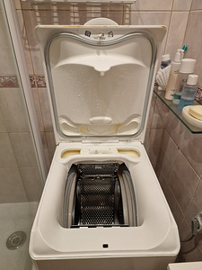 Pesumasin Zanussi Easyiron A+ ZWQ35105 (5 foto / 5)