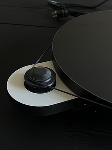 Pro-Ject Elemental Phono vinüülplaadimängija (3 foto / 7)