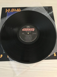 DEF LEPPARD - PYROMANIA (USA). (3 foto / 6)