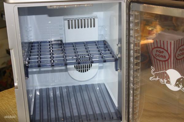Небольшой холодильник/мини-бар. (фото #2)