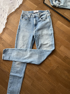 Джинсы Calvin Klein (2 фото из 4)