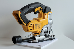 Аккумуляторный лобзик Dewalt DCS331N 18V (3 фото из 3)