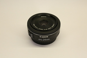 Canon EF-S 24mm f/2.8 STM (3 foto / 3)