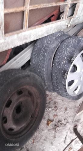 Bridgestone R15 195/65 шипованные шины (фото #1)