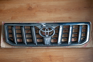 Оригинальная решётка радиатора, Land Cruiser 120 (1 фото из 2)