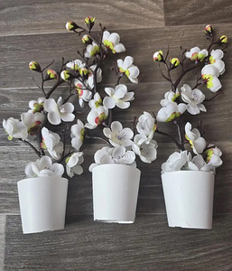 3 valgete õitega kunstlille. Komplektina Kõrgus 32cm (1 foto / 8)