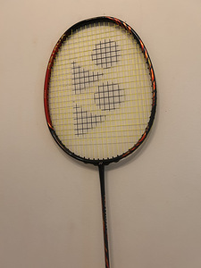 Sulgpalli reket Yonex Astrox 99 Pro (4 foto / 4)