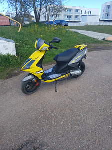 Moped Explorer