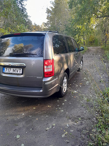 Chrysler Grand Voyager 2.8 120kW (4 foto / 12)