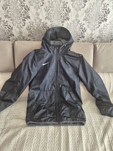 Куртка NIKE размер S. (1 фото из 3)