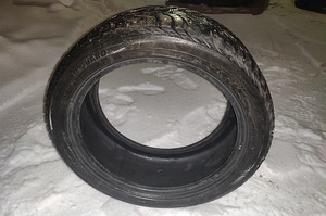 Подержанный Yokohama ice Guard Stud 4UH8 ig35 225 / 45R17 (2 фото из 2)