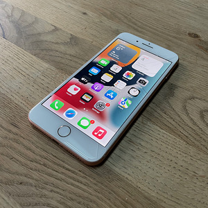 iPhone 8 Plus 64 ГБ, золотой (1 фото из 3)