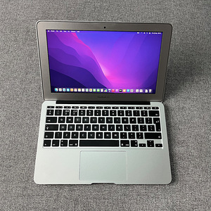 Macbook Air 11" (1 foto / 4)