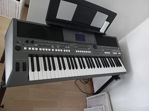 Синтезатор Yamaha PSR-s670 (2 фото из 2)