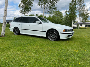 BMW 525i touring manual (6 foto / 10)