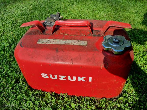 Suzuki kütuse paak / Paadi paak (foto #1)