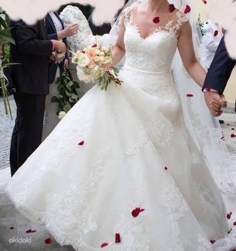 Очень красивое свадебное платье (фото #1)