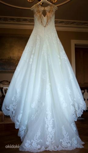 Очень красивое свадебное платье (фото #4)