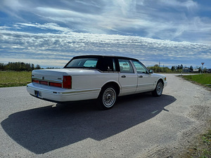 1997 Lincoln Town Car Signature Series (5 foto / 11)