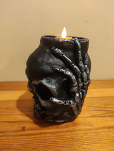 Gootika küünlajalg/ Gothic candlestick