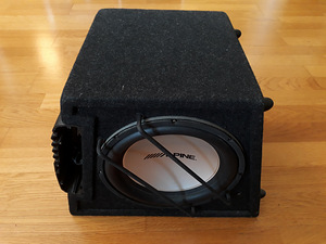 Alpine V-Power Subwoofer 700W (2 foto / 5)