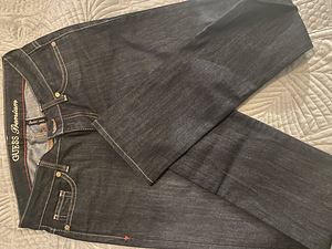 Джинсы guess (2 фото из 2)