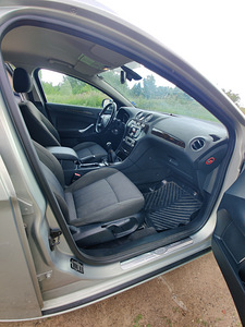 Ford Mondeo Ghia (8 foto / 14)