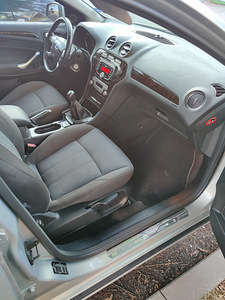 Ford Mondeo Ghia (14 foto / 14)