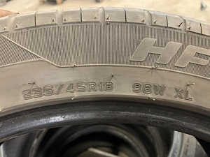 Suverehvid 235x45/R18 98W XL (3 foto / 3)