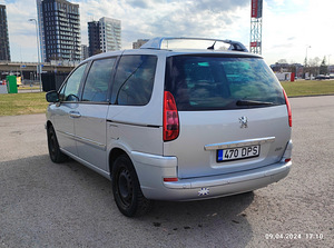 Peugeot 807 Premium pack 2.0 HDI 120kW 7 kohta (2 foto / 13)