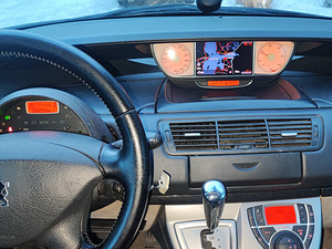 Peugeot 807 Premium pack 2.0 HDI 120kW 7 kohta (6 foto / 13)