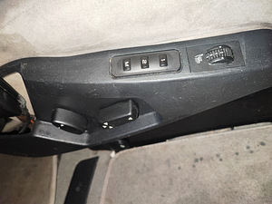 Peugeot 807 Premium pack 2.0 HDI 120kW 7 kohta (8 foto / 13)