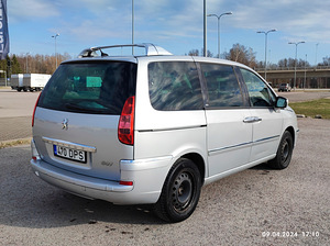 Peugeot 807 Premium pack 2.0 HDI 120kW 7 kohta (4 foto / 12)